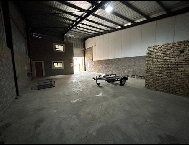290M² WAREHOUSE FOR SALE IN APEX
